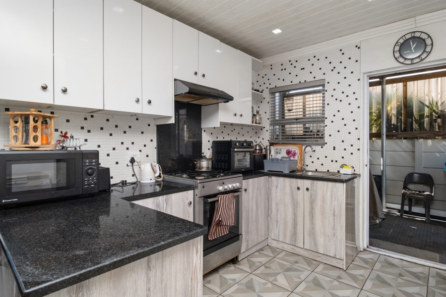 5 Bedroom Property for Sale in Wynberg Western Cape